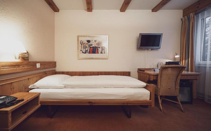 Classic Single Room image 4