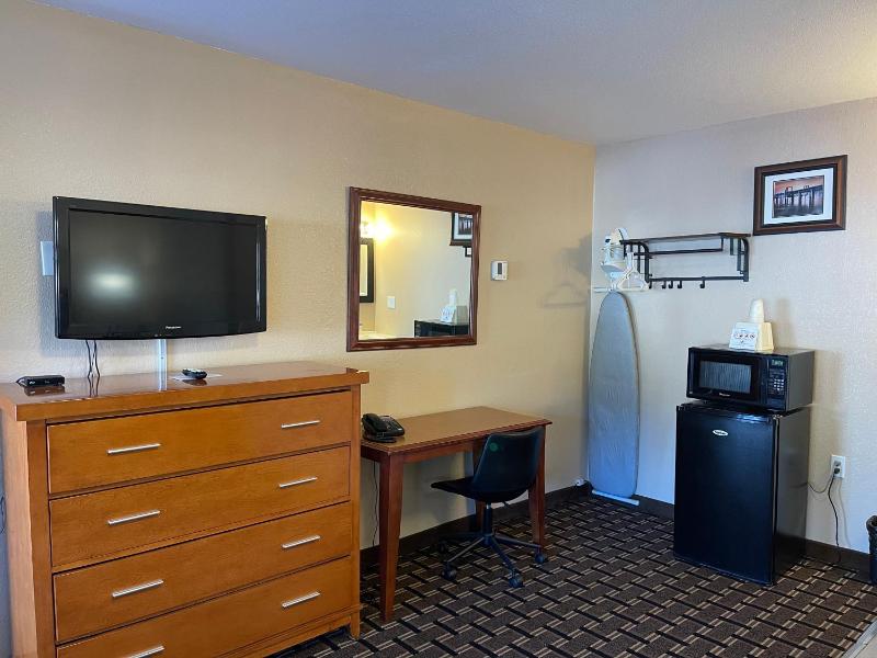 Queen Room image 2