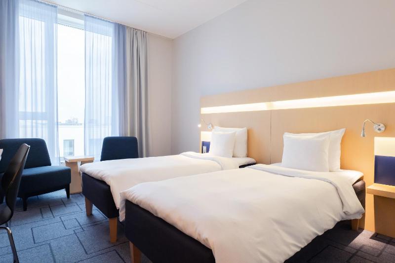 Standard Twin Room image 1