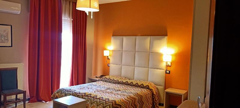 Double Room image 2