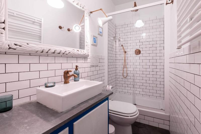 Queen Room with Private External Bathroom  image 2