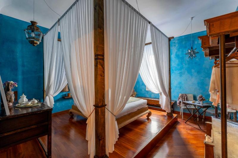 Queen Room with Private External Bathroom  image 3