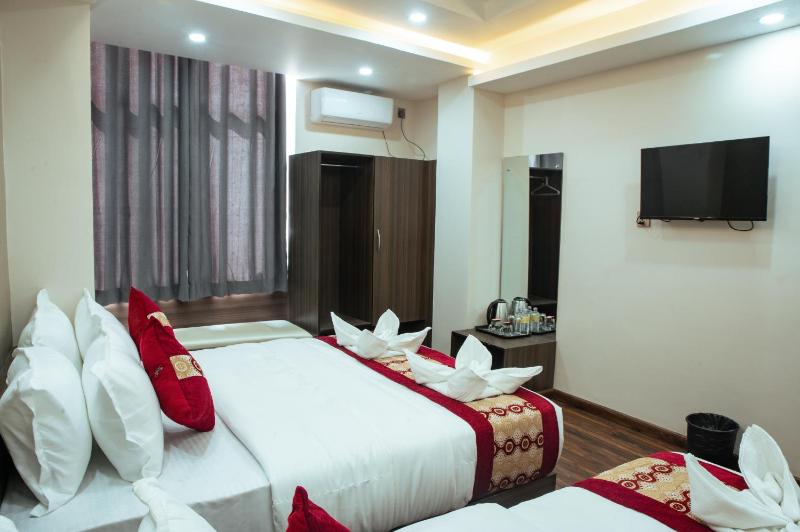 Family Room image 2