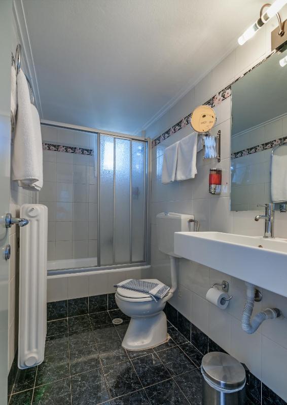 Double or Twin Room image 2