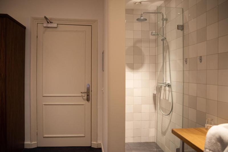 Single Room image 3