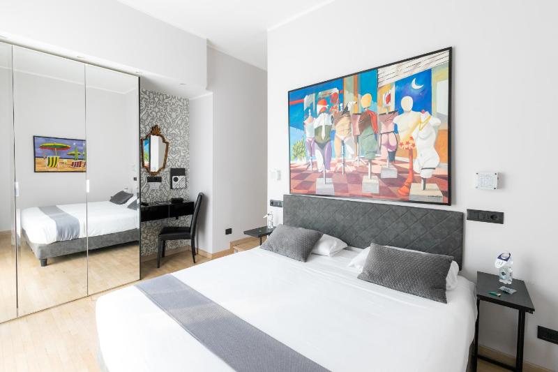 Double Room image 1