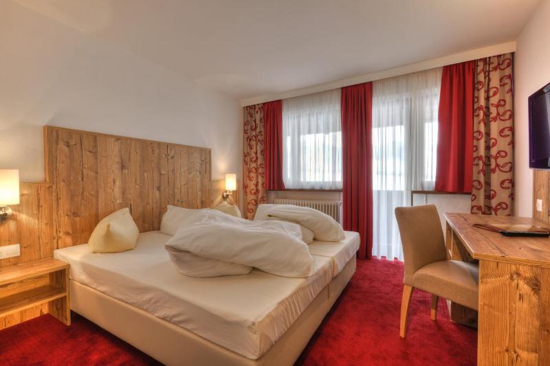 Deluxe Suite with Balcony (6 Adults) image 1