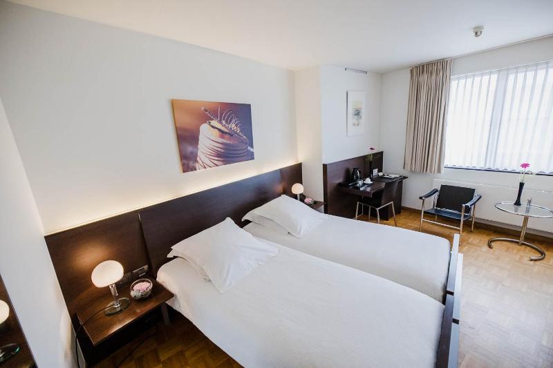 Standard Double Room image 1