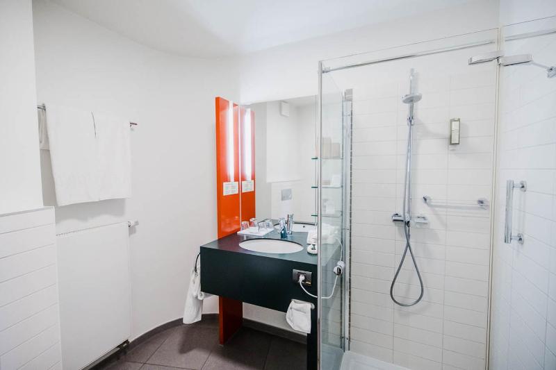 Standard Double Room image 2