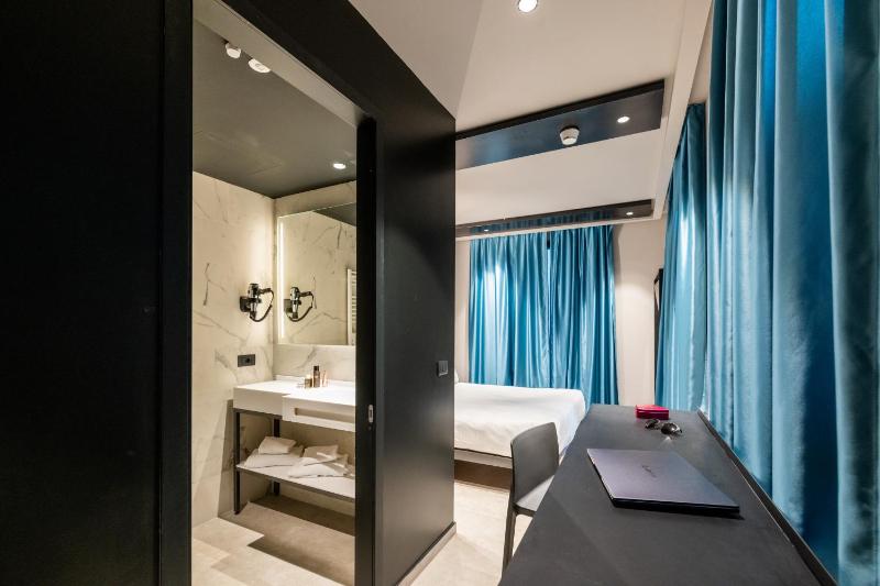 Superior Double Room image 3
