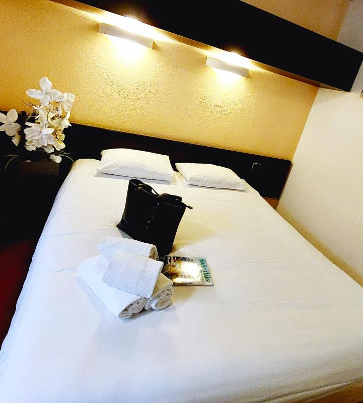Double Room image 1