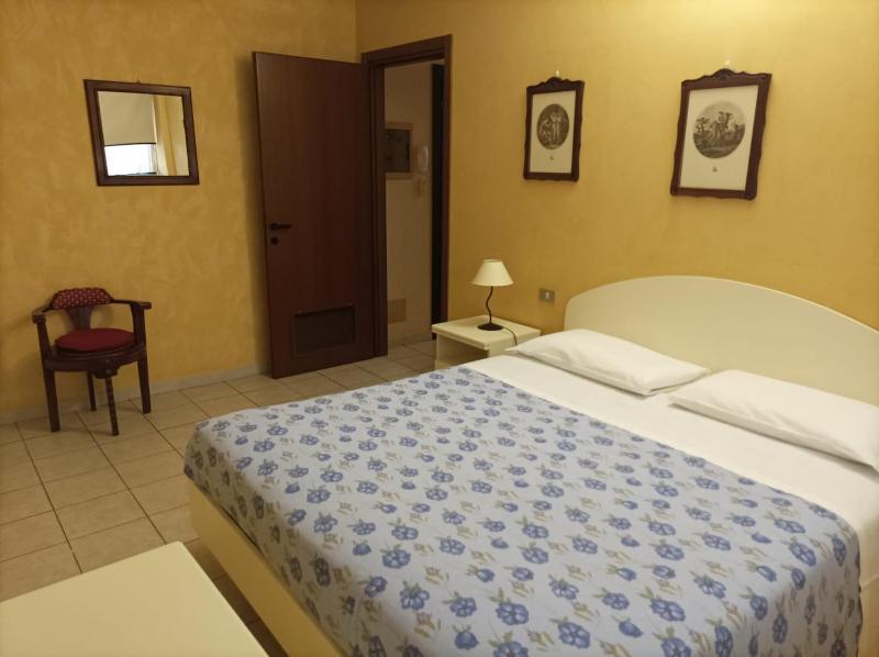 One-Bedroom Apartment image 4