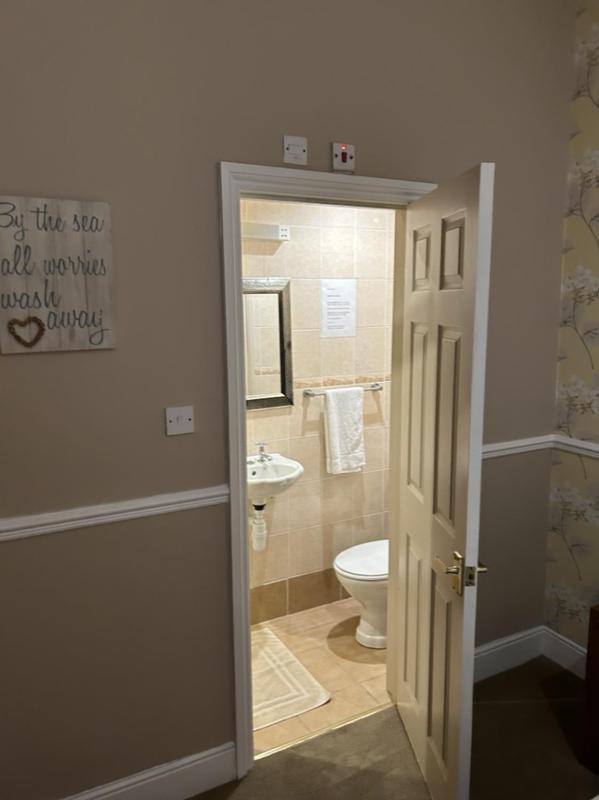 Double Room image 4
