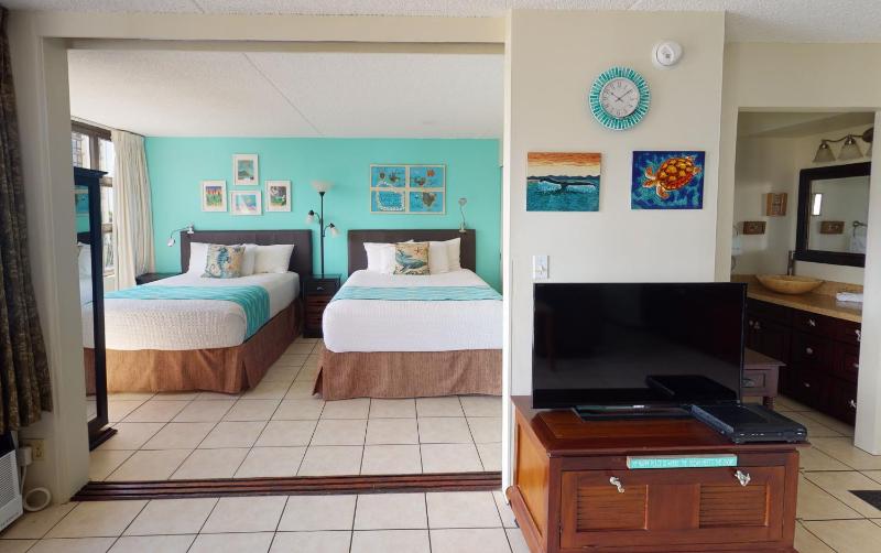Deluxe Condo Near Waikiki Beach - Free Parking - image 7