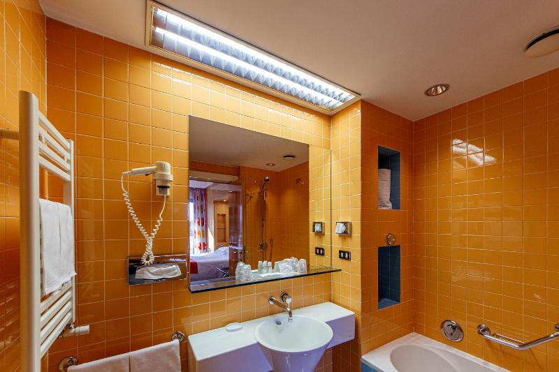 Superior Double or Twin Room with Balcony image 3