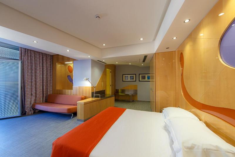 Classic Family Room image 4