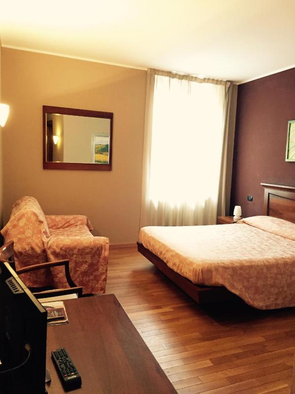 Triple Room image 3