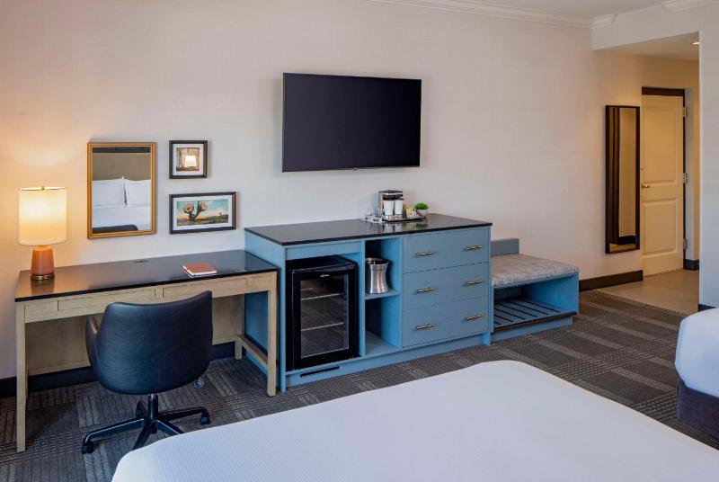 Hilton San Antonio Hill Country - image 7