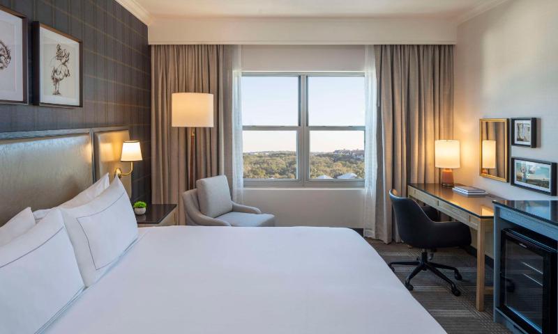 King Room with Roll-In Shower - Mobility/Hearing Accessible image 3