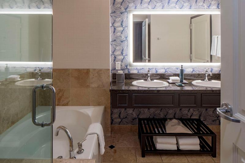 One-Bedroom King Suite image 2