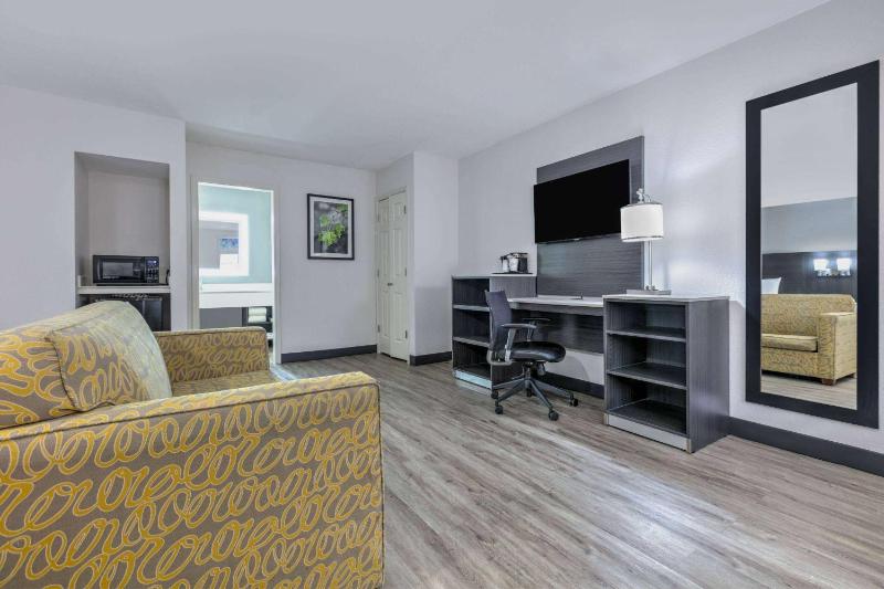 Executive Double Room with Two Double Beds image 4
