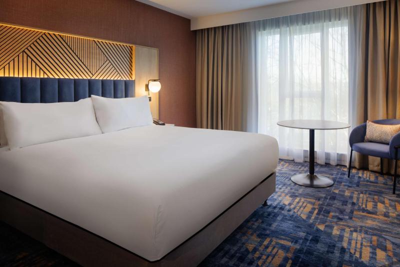 DoubleTree by Hilton Coventry - image 32