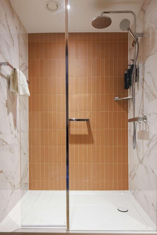 DoubleTree by Hilton Coventry - image 3