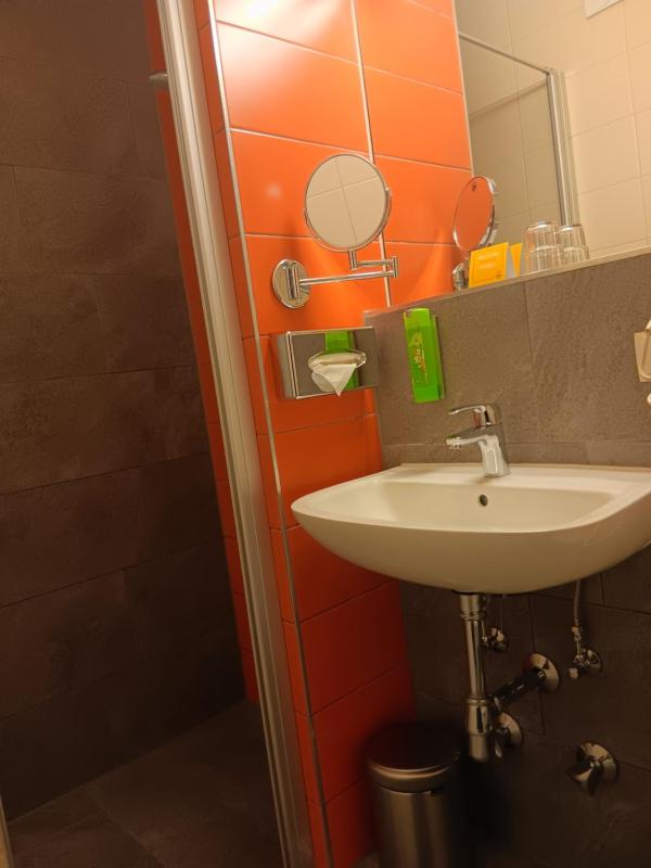 Double Room image 3