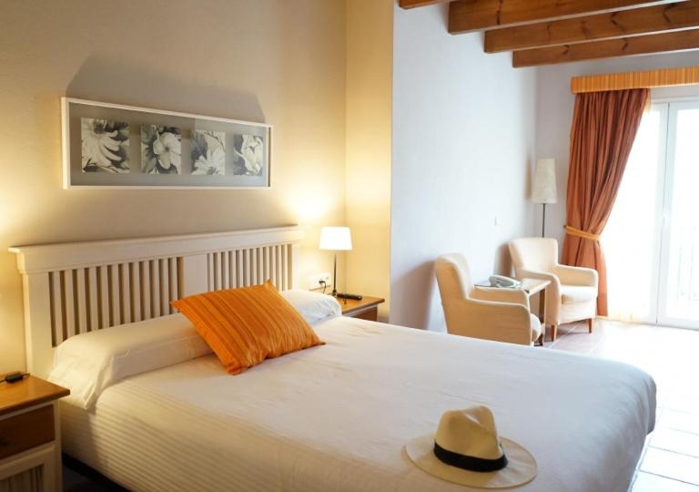 Double Room image 3