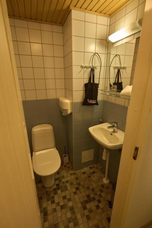 Twin Room image 4