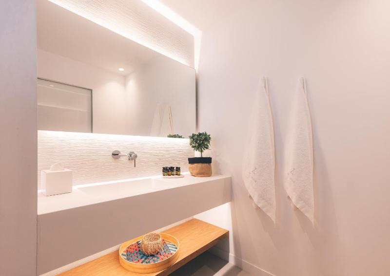 Deluxe Double Room with Horizon View - Upper Floor image 3