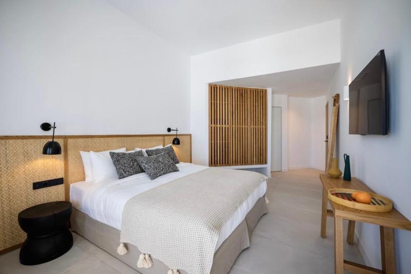 Superior Triple Room image 3