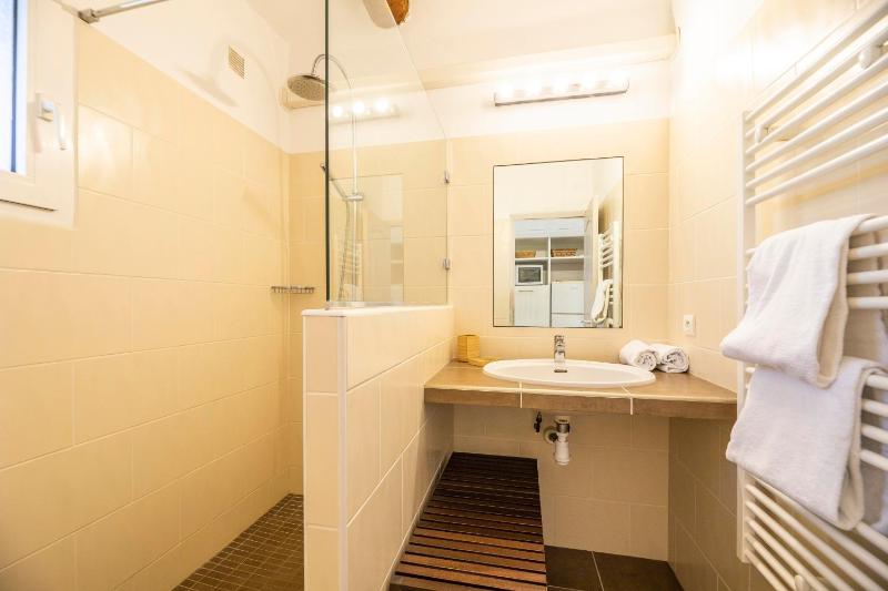 One-Bedroom Villa - Scrubland Side image 2
