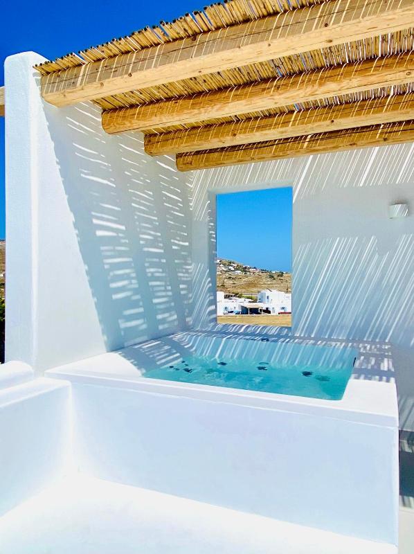Junior Suite with Outdoor Hot Tub & Horizon View image 1