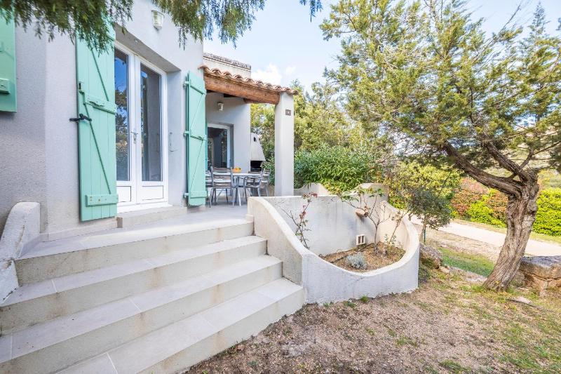 One-Bedroom Villa - Scrubland Side image 1