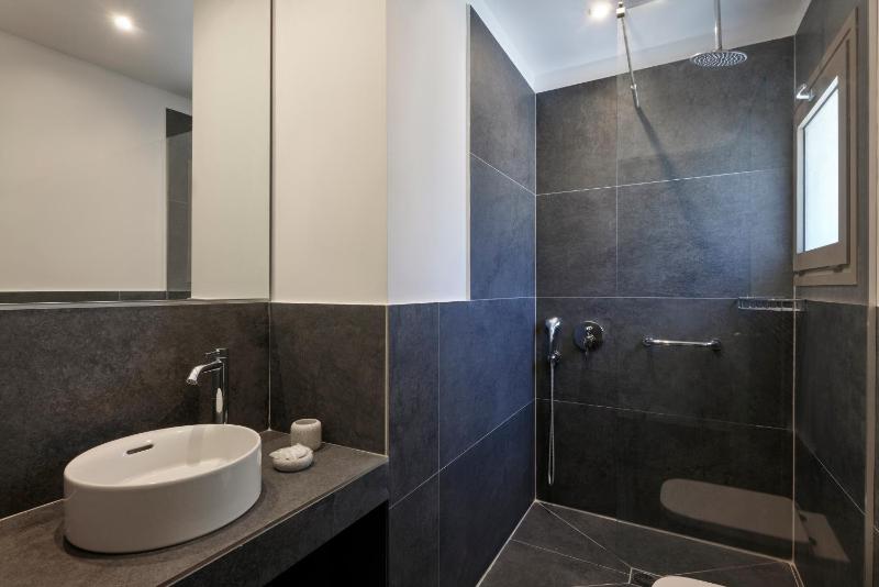 Superior Double or Twin Room image 4