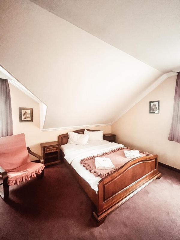 Standard Double Room image 2