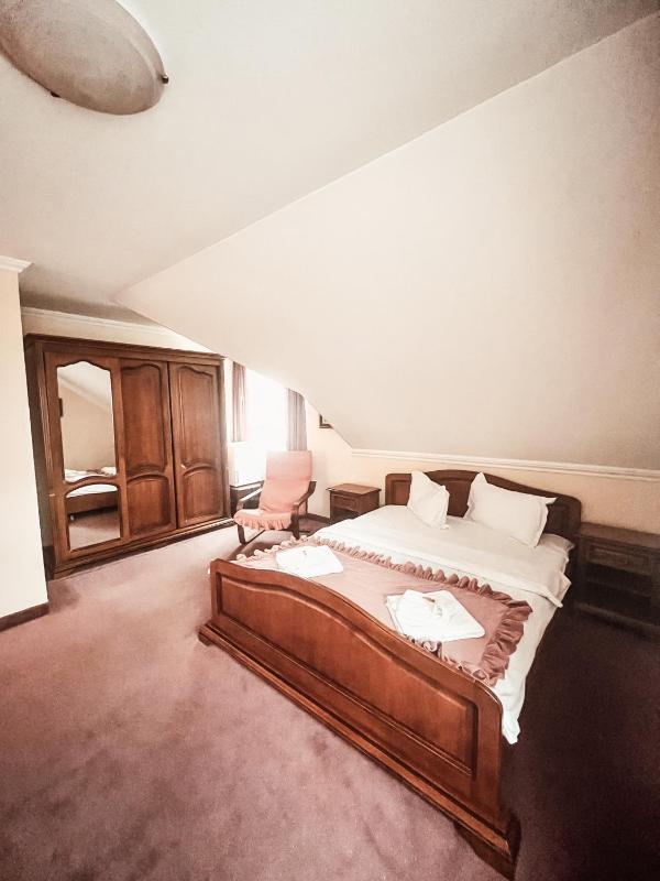 Standard Double Room image 4