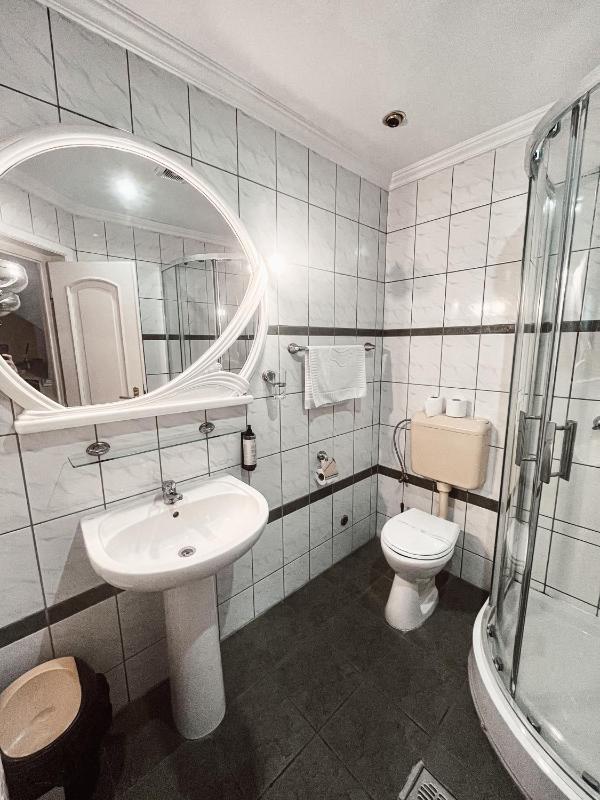 Standard Triple Room image 2