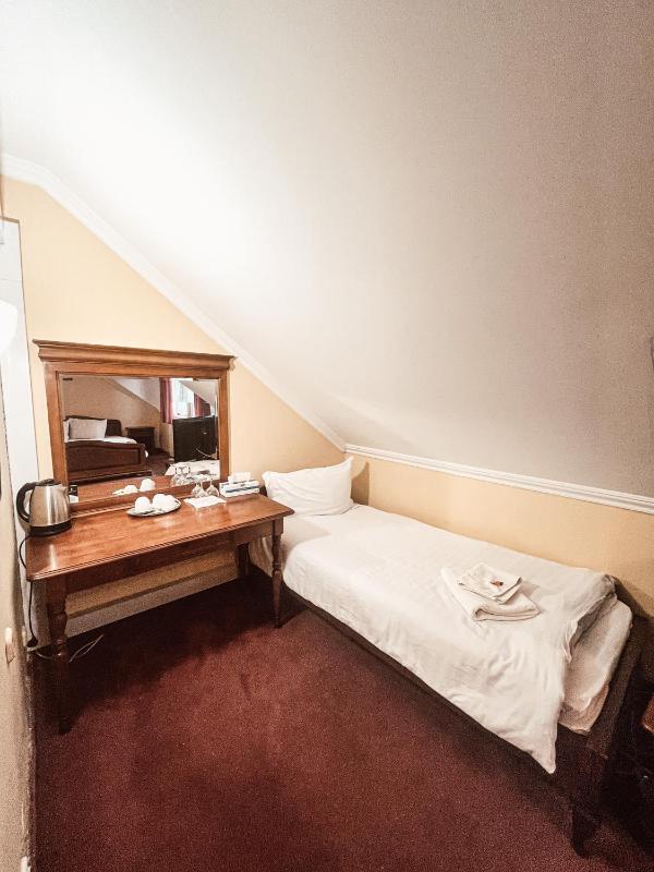 Standard Triple Room image 3
