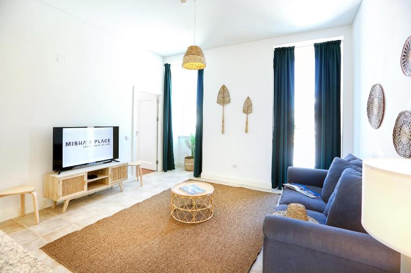 Lovely Faro Apartment - image 5