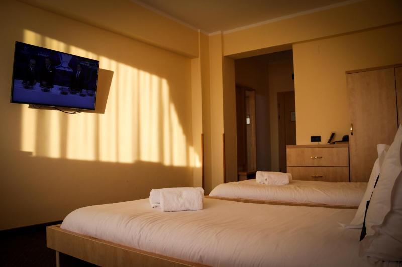 Twin Room with Balcony image 1