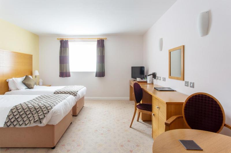 Twin Room image 3