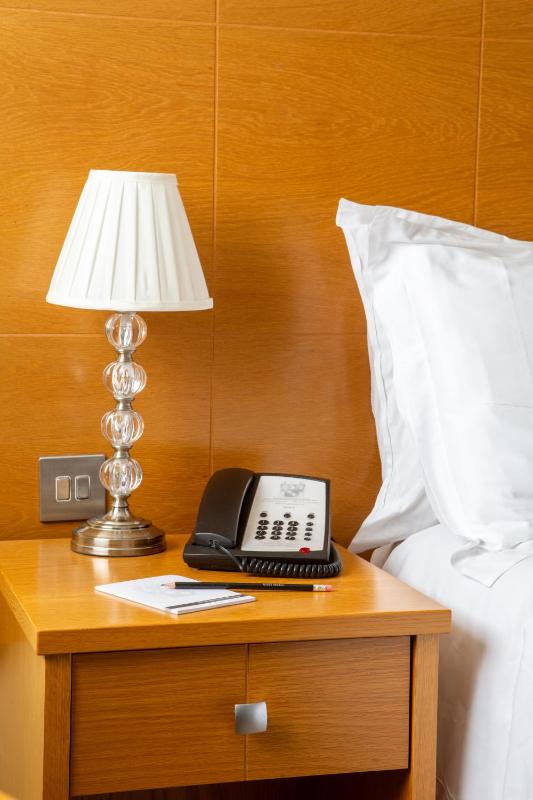Twin Room image 4