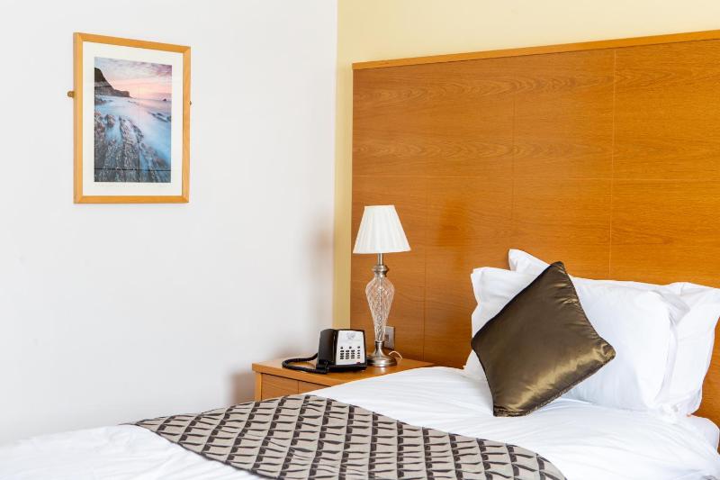 Twin Room image 2