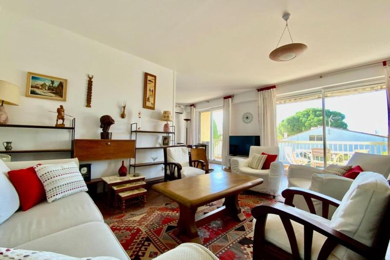 Le Marianne- 3 bedrooms and fully air-conditioned! Images