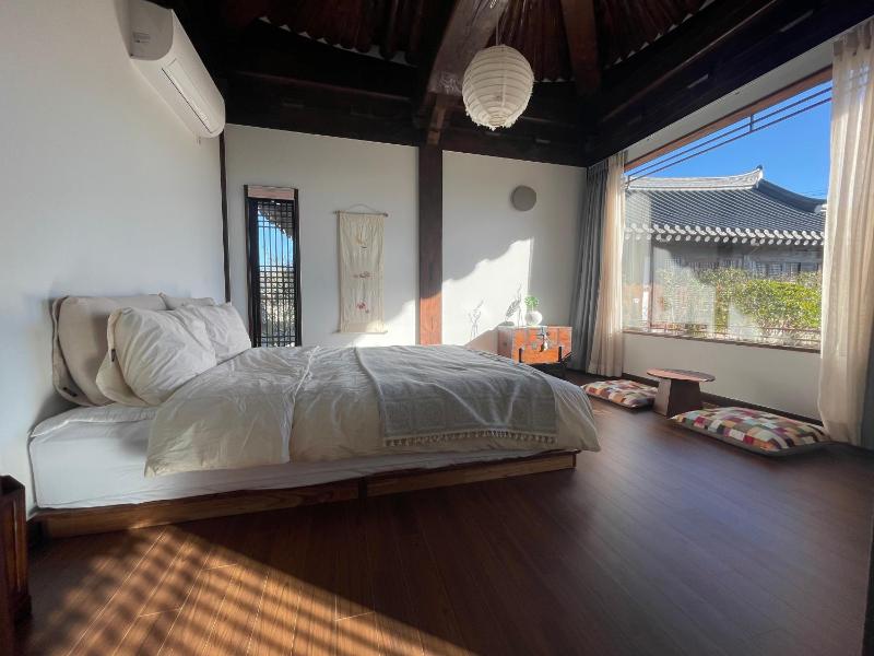 Hanok Stay SungHyeDang - image 15