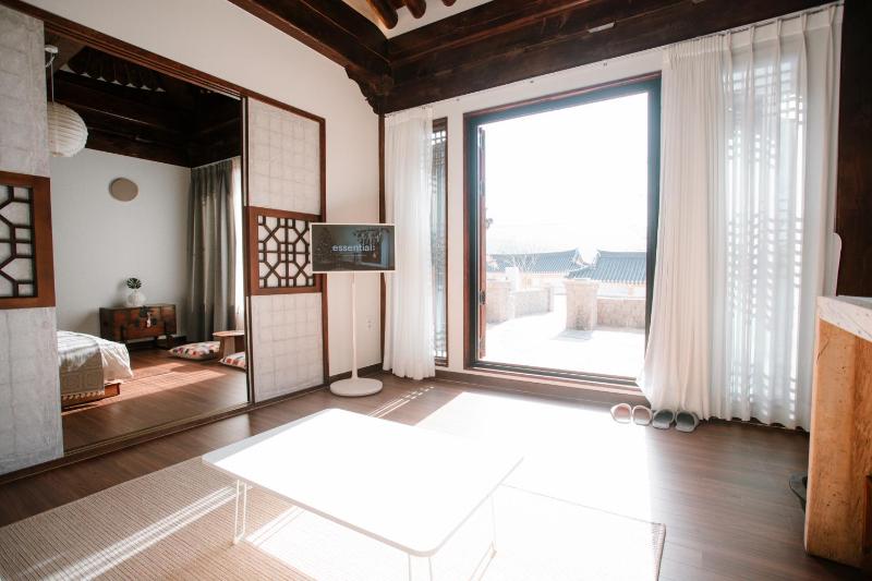 Hanok Stay SungHyeDang - image 12