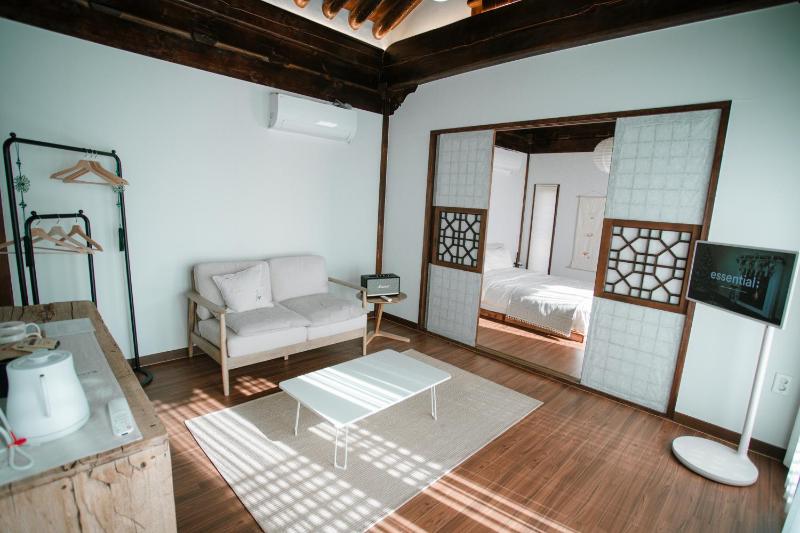 Hanok Stay SungHyeDang - image 11