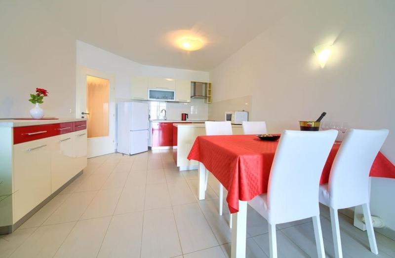 Apartments Škarpa - image 11